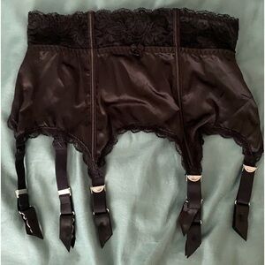 Black satin and lace med six strap garter  belt. NWOT